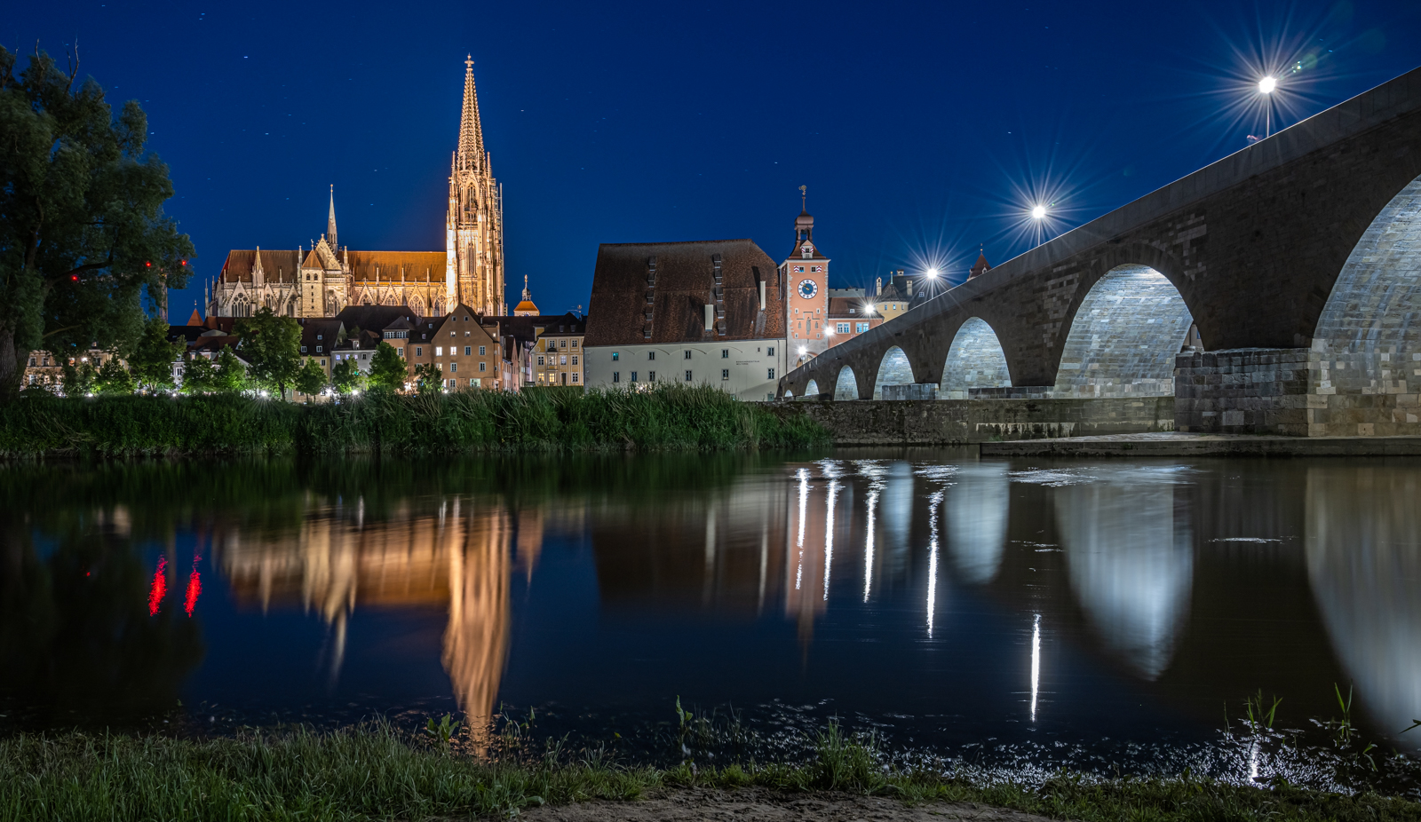 Regensburg in der blauen Stunde