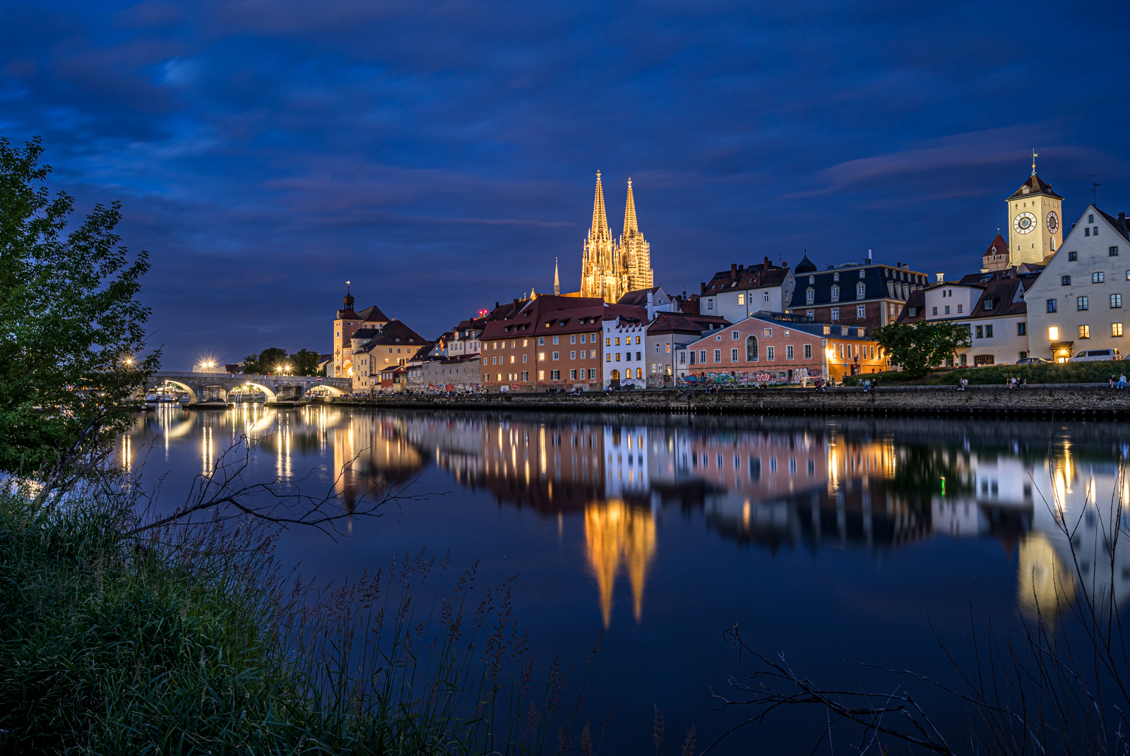 Regensburg in der blauen Stunde