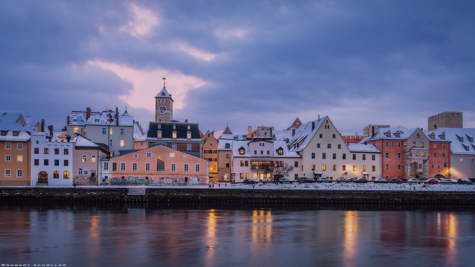 Regensburg: Kunterbunt am Ufer der Donau.