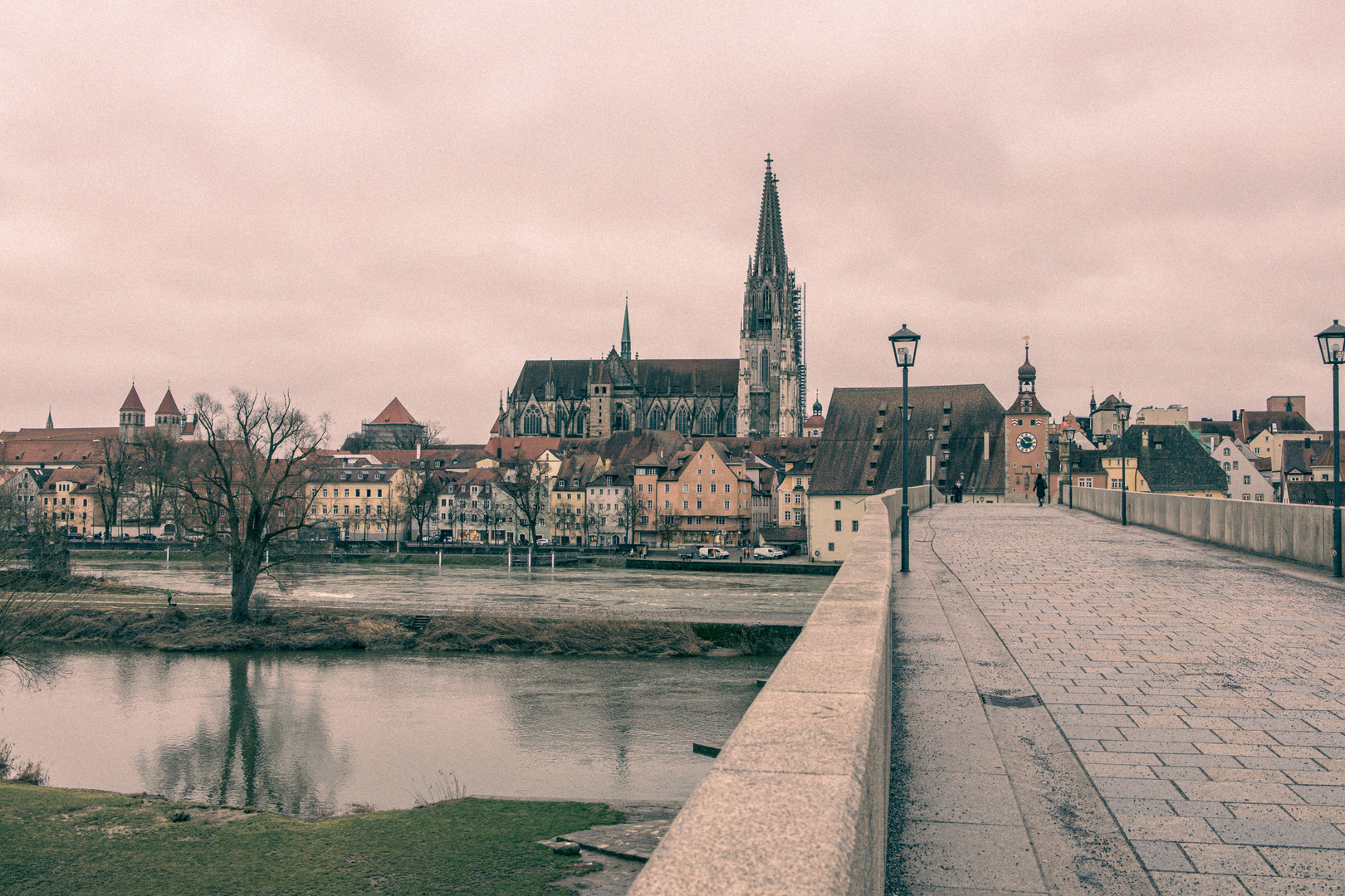 Regensburg - Über die steinerne Brücke