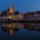 Regensburg zur Blauen Stunde, Panorama an der Donau