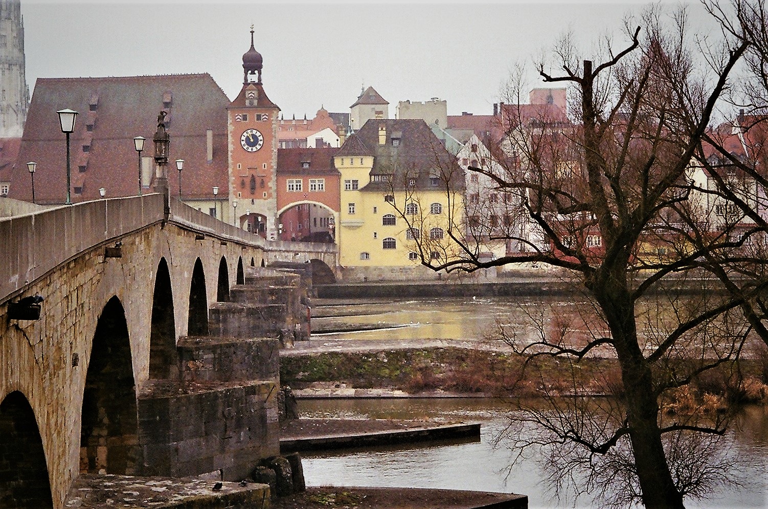 --  Regensburg zur Winterzeit  --