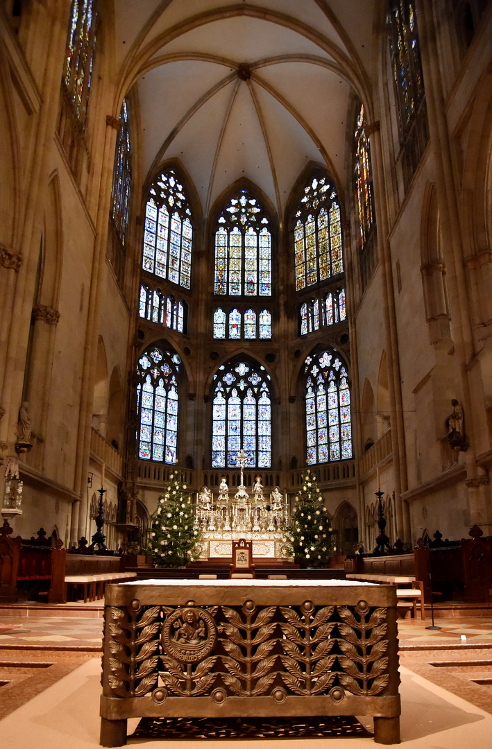 Regensburger Dom Altarraum