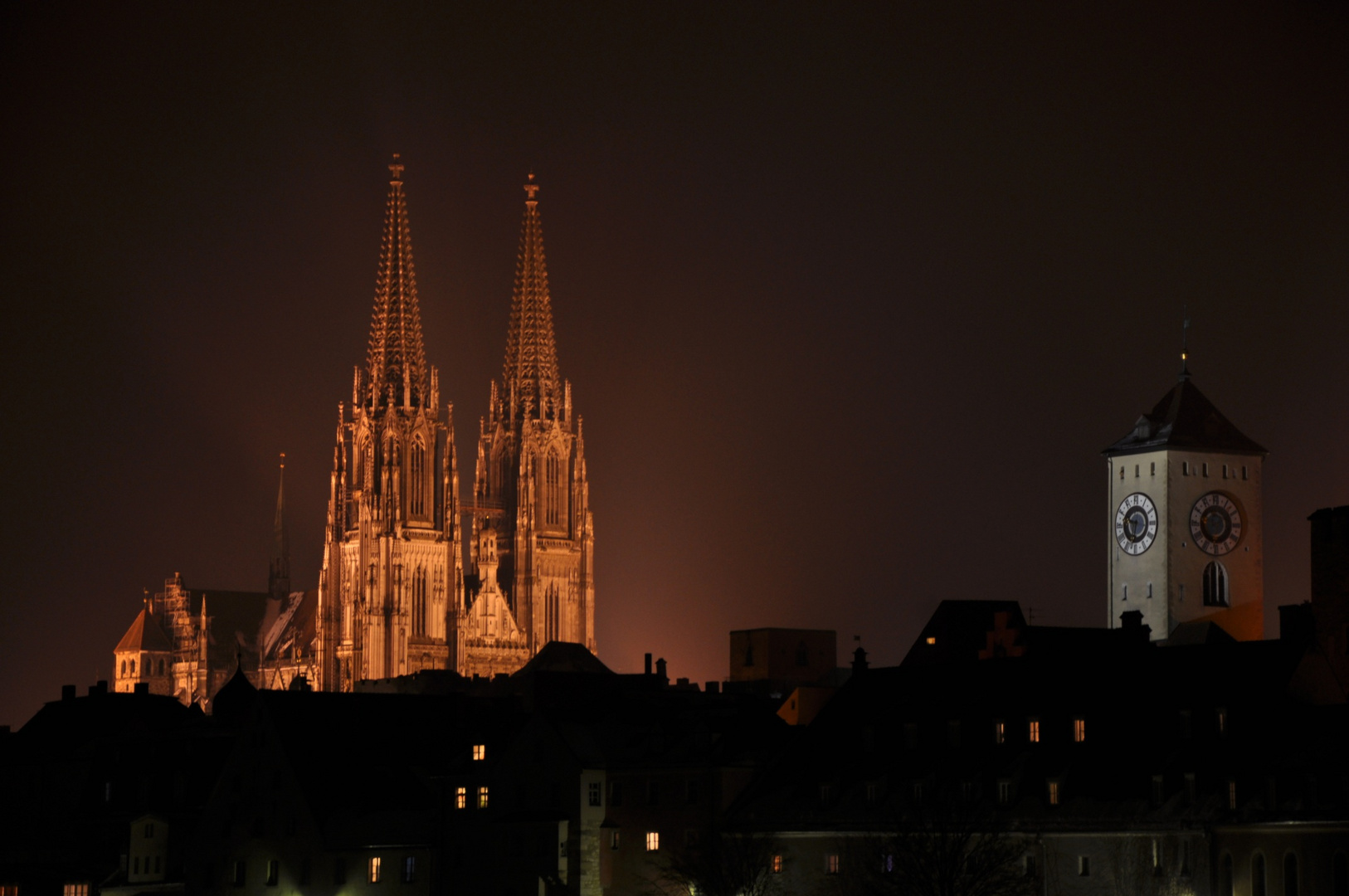 Regensburger Dom bei Nacht (2)