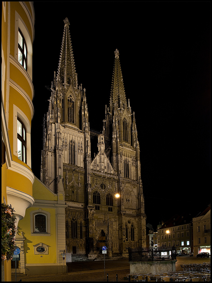 Regensburger Dom bei Nacht