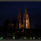 Regensburger Dom bei Nacht.