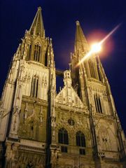 Regensburger Dom bei Nacht