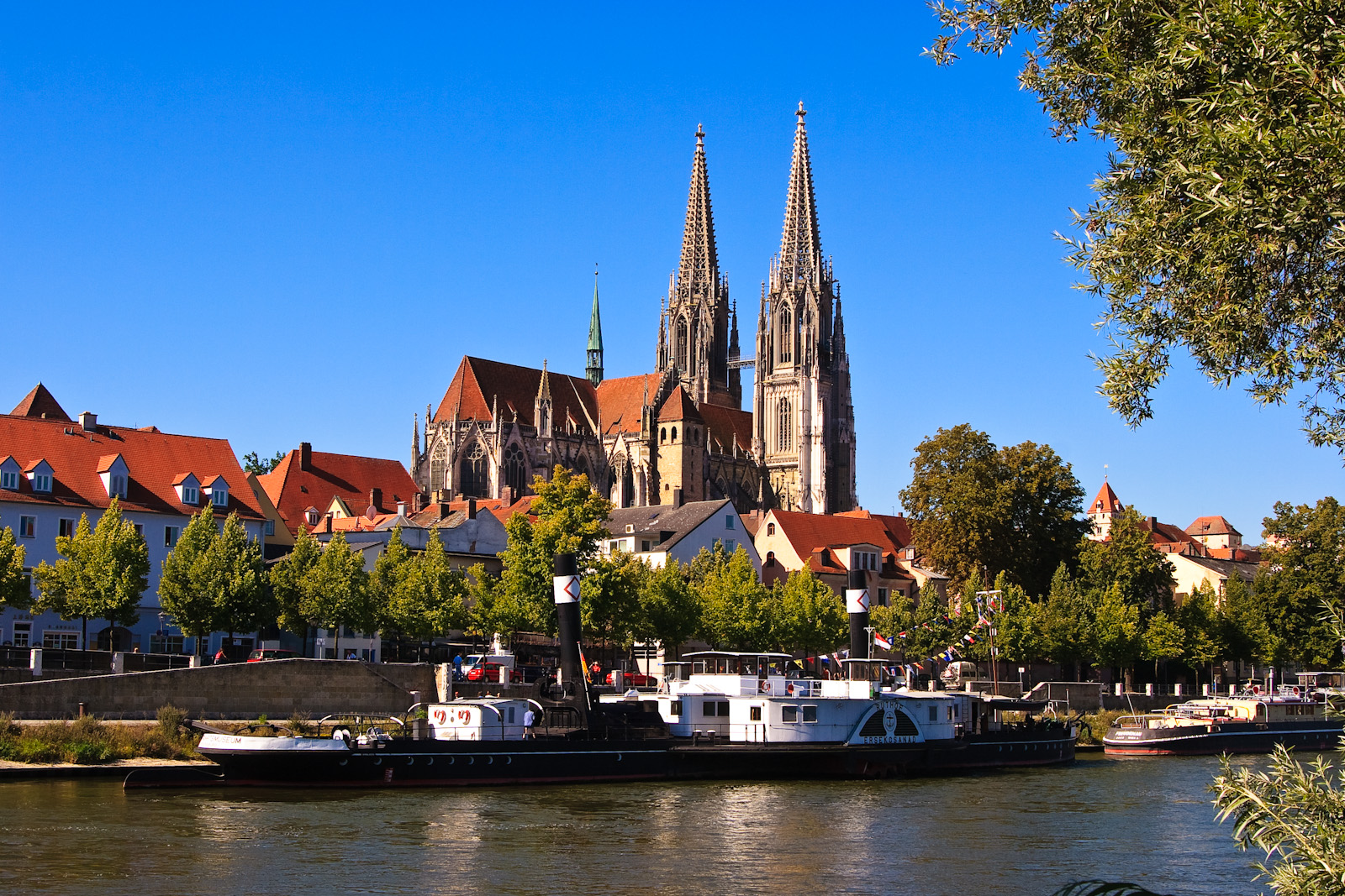 Regensburger Dom in der Altstadt Foto & Bild | deutschland, europe ...