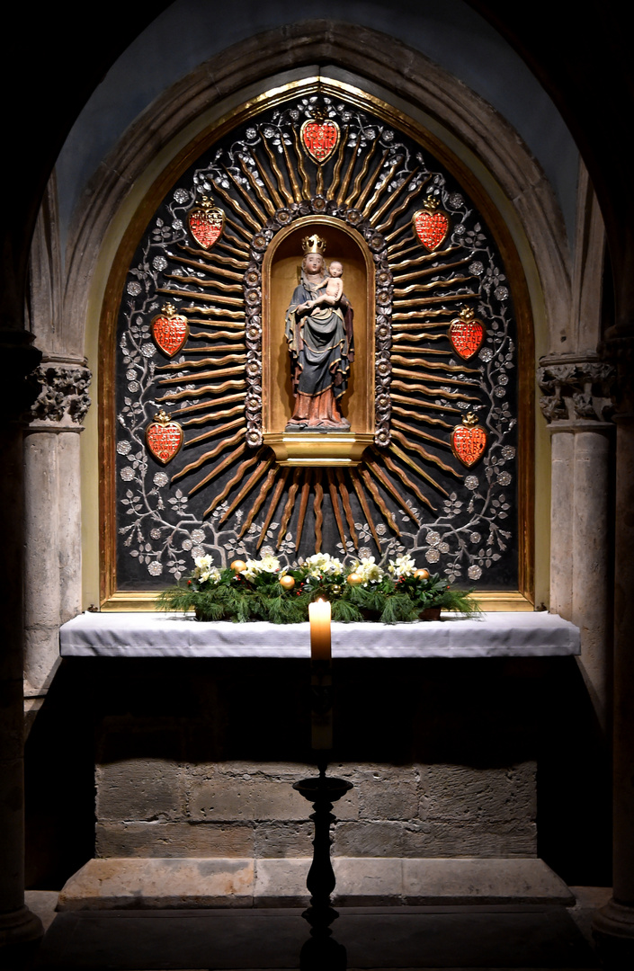 Regensburger Dom Madonna im Strahlenkranz