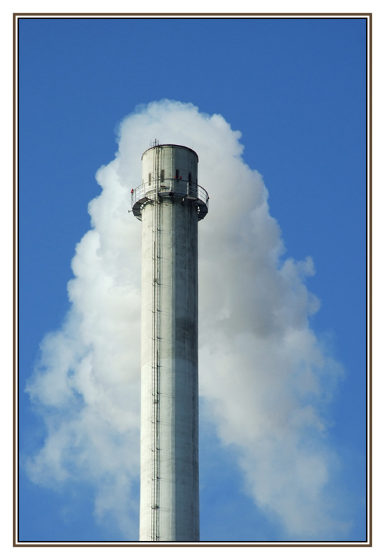 Regensburger Zuckerfabrik - Noch raucht der Kamin