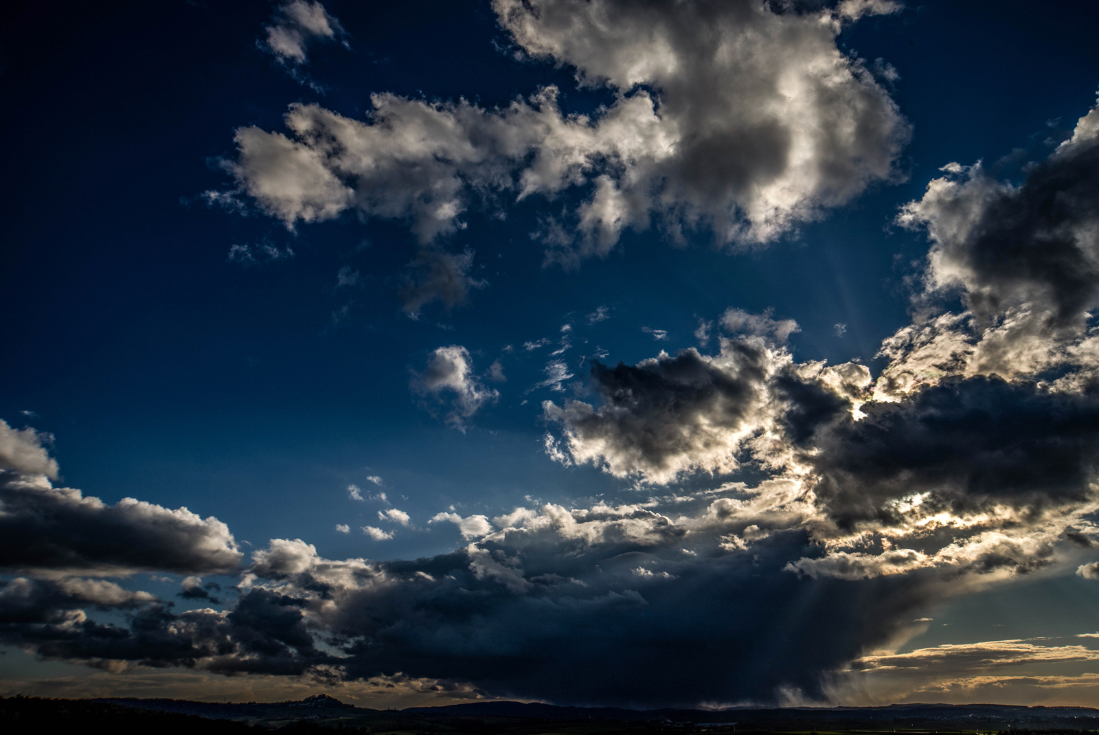 Regenschauer am Horizont