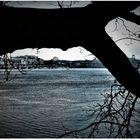 Regenschauer im Bootshafen