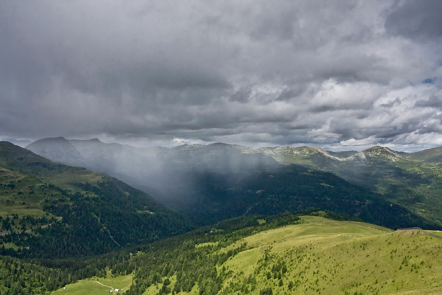 Regenschauer in den Nockbergen