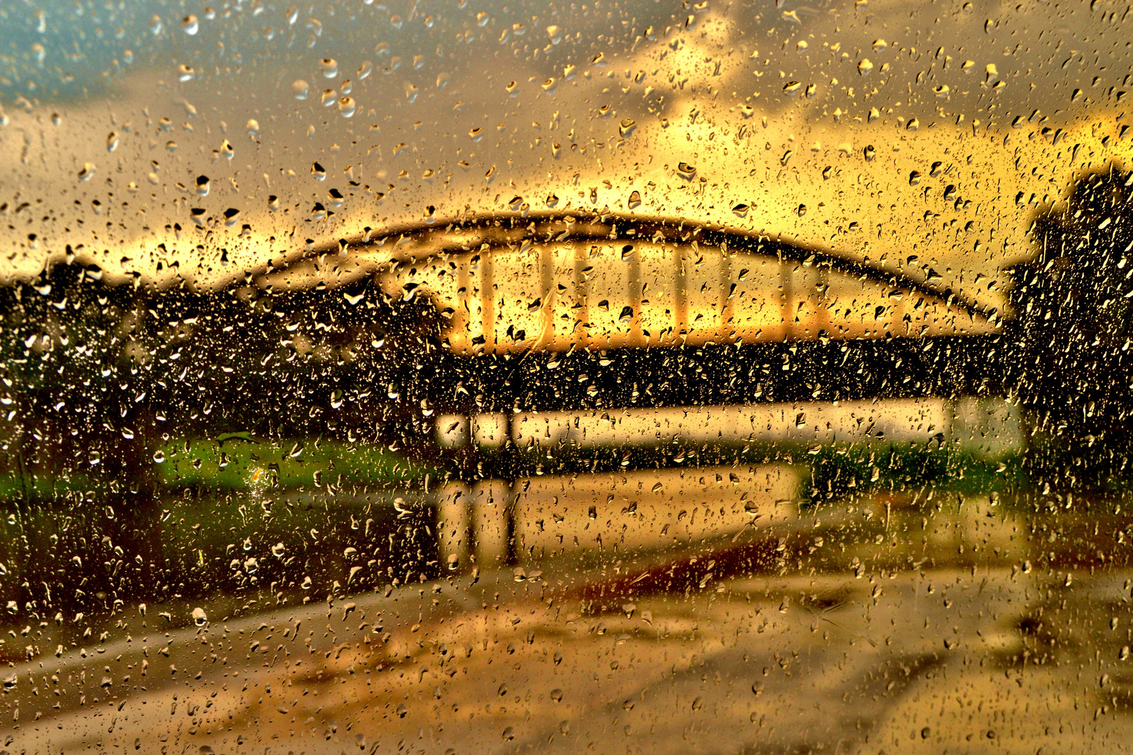 Regenschauer in der Abenddämmerung