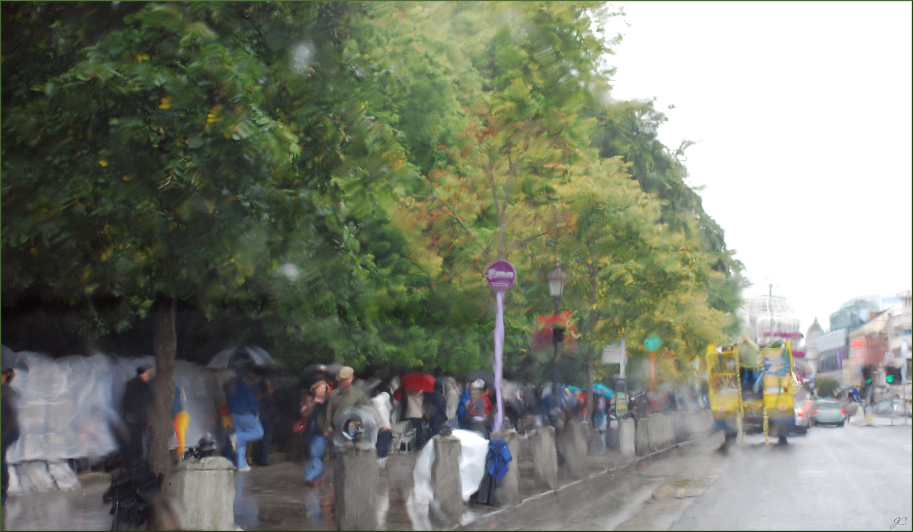 Regenschauer in der Stadt