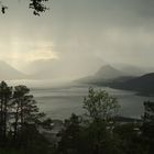 Regenschauer über dem Romsdalsfjord bei Åndalsnes