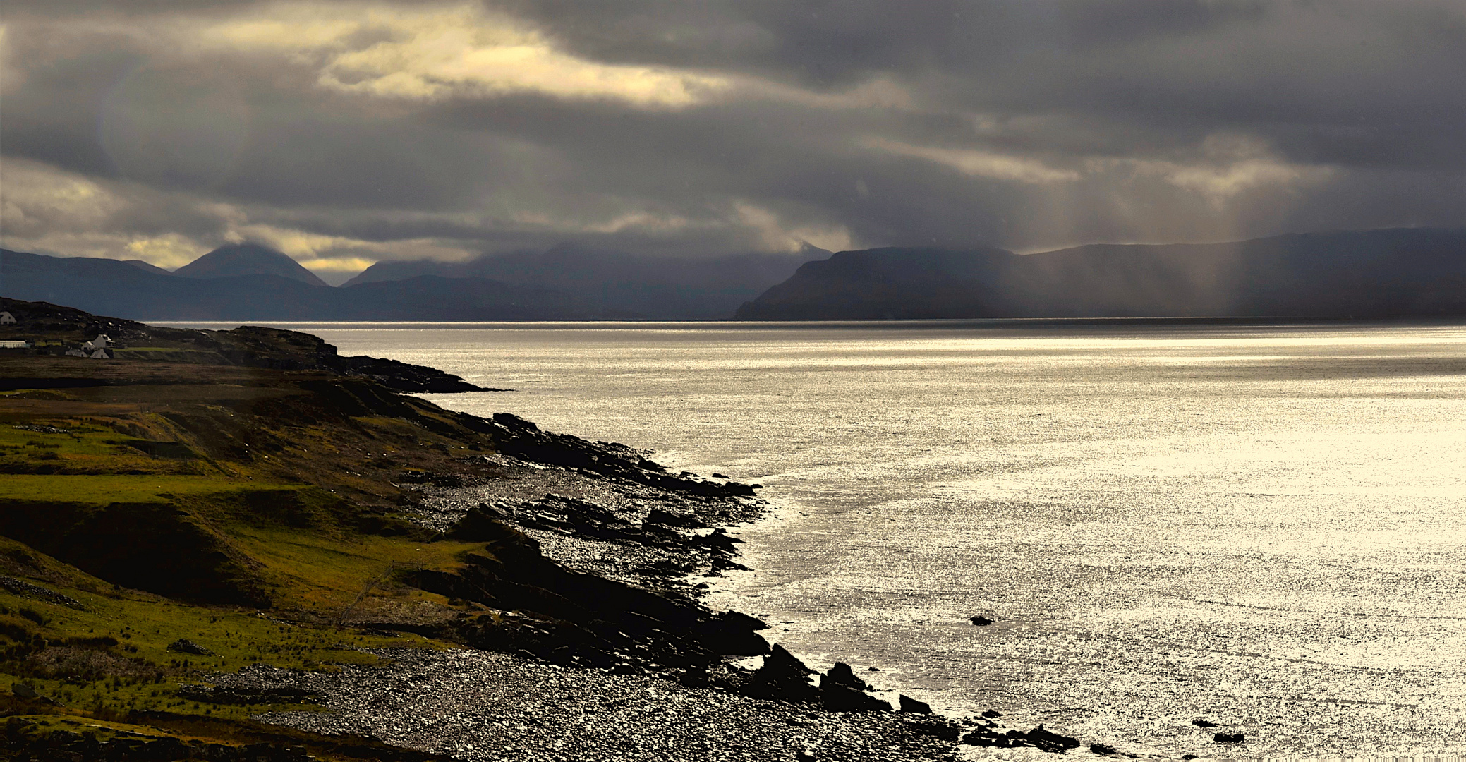 Regenschauer über der Isle of Skye