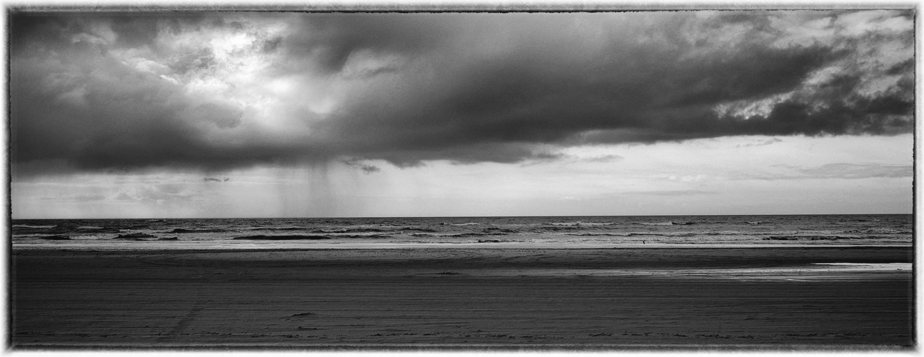 Regenschauer über der Nordsee