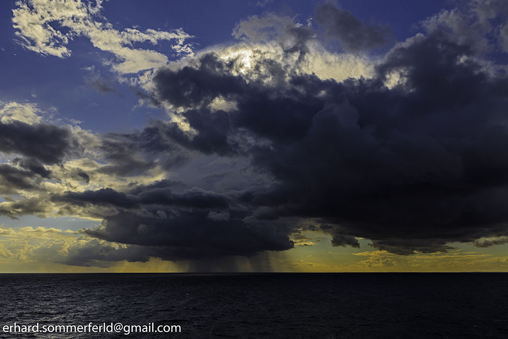 Regenschauer über die Ostsee