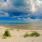 Regenschauer ziehen übers Meer