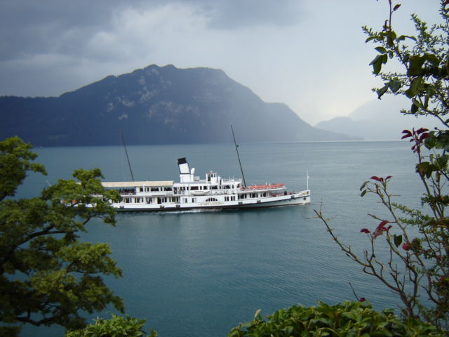 Regenschleider vor «DS Stadt Luzern»