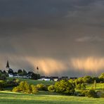 Regenschleier über Reifferscheid, Eifel