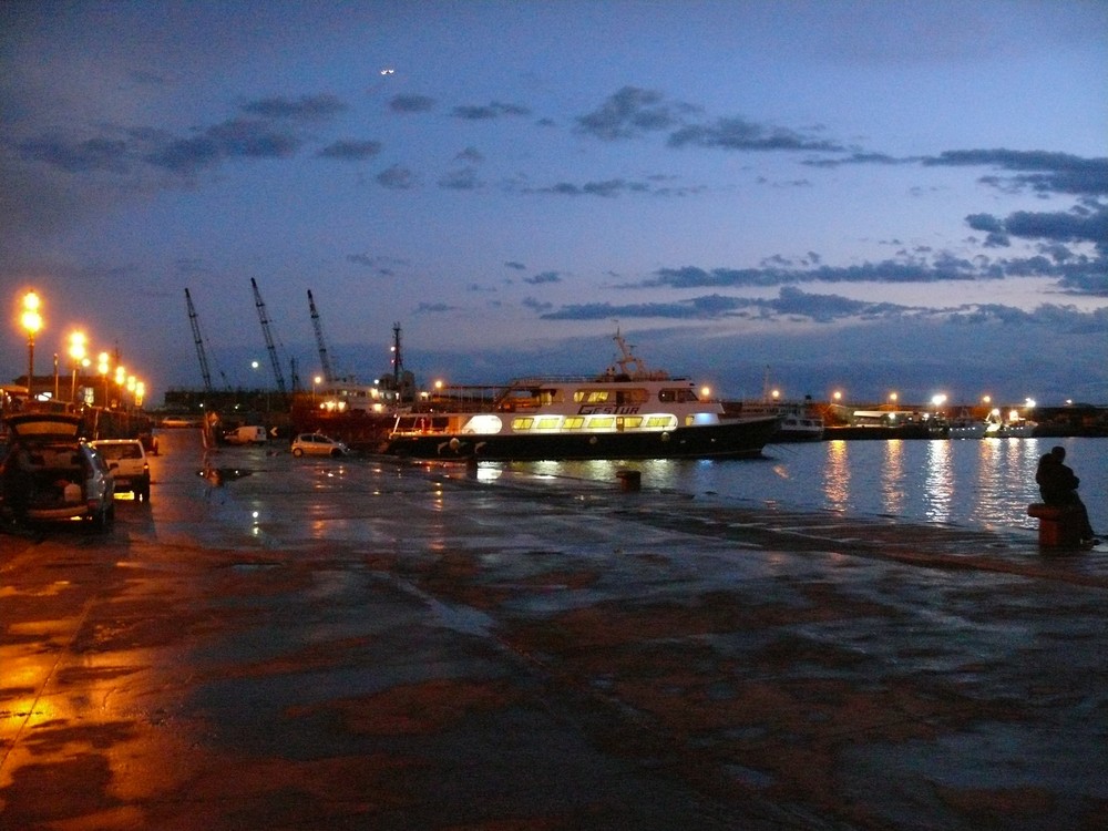 Regenstimmung im Hafen von Pozzuoli/Napoli