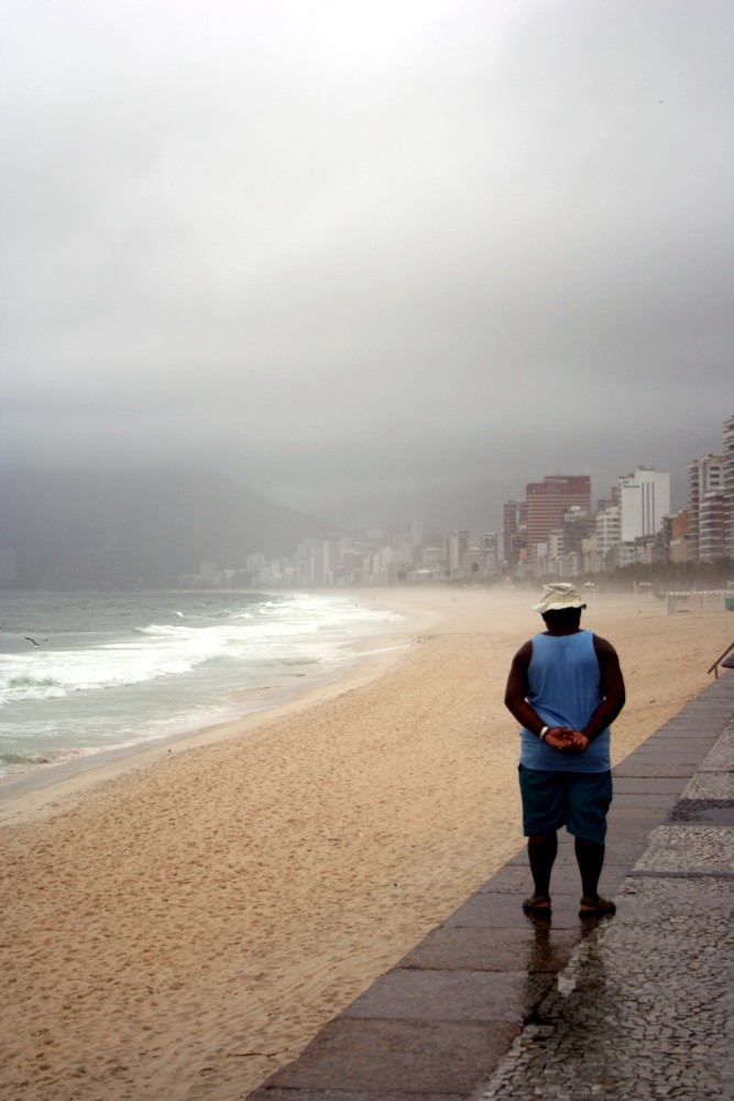 Regentag am Strand von Ipanema