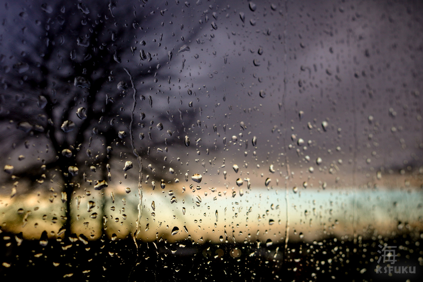 Regentropfen am Fenster