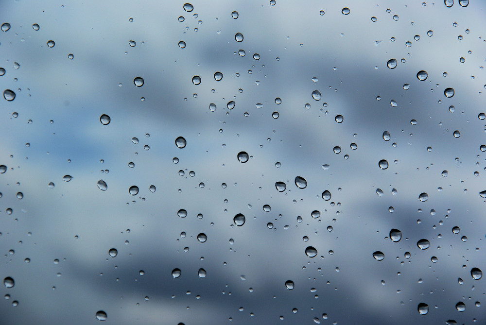 Regentropfen Am Fenster Foto Bild Regenfotos Wetter Natur Bilder Auf Fotocommunity