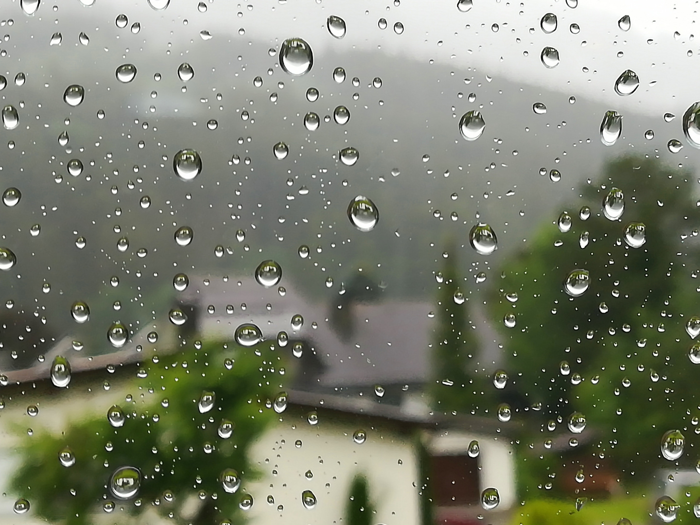 Regentropfen, die an dein Fenster klopfen...