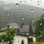 Regentropfen, die an dein Fenster klopfen...