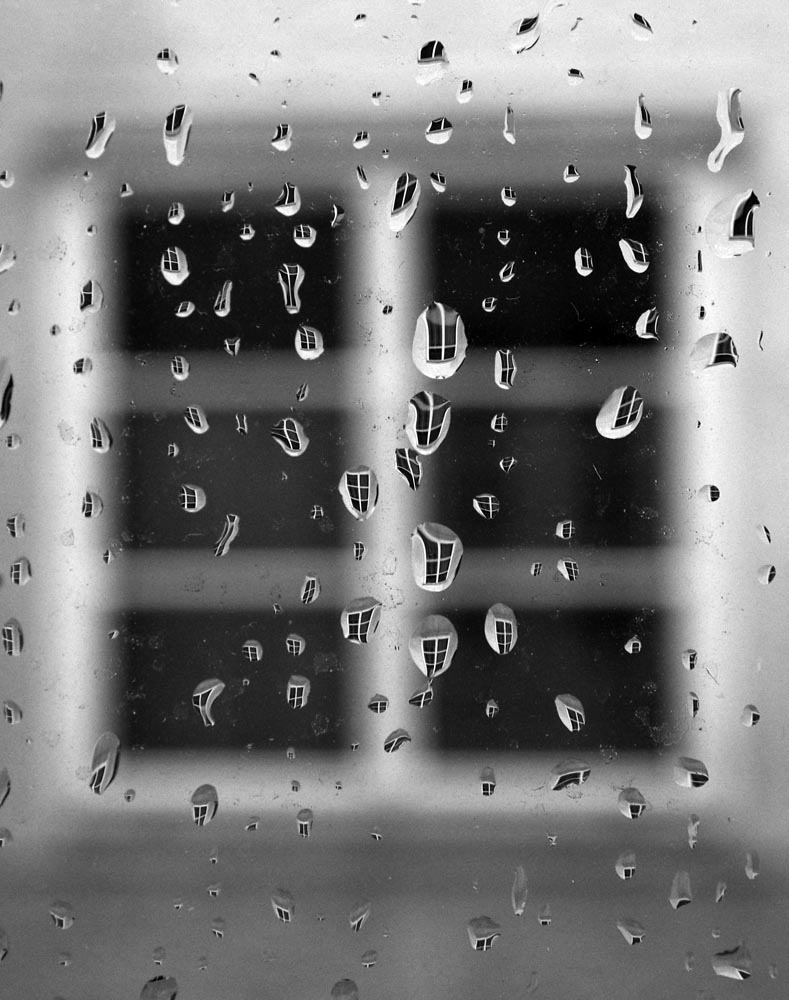 Regentropfen Die An Mein Fenster Klopfen Foto Bild Experimente Wasser Tropfen Bilder Auf Fotocommunity