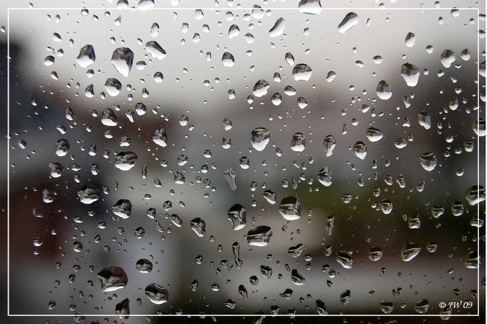 Regentropfen Die An Mein Fenster Klopfen Foto Bild Regenfotos Wetter Natur Bilder Auf Fotocommunity