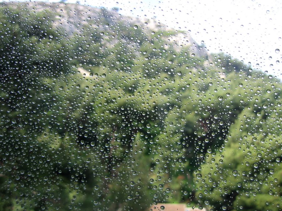 Regentropfen, die an mein Fenster klopfen ...