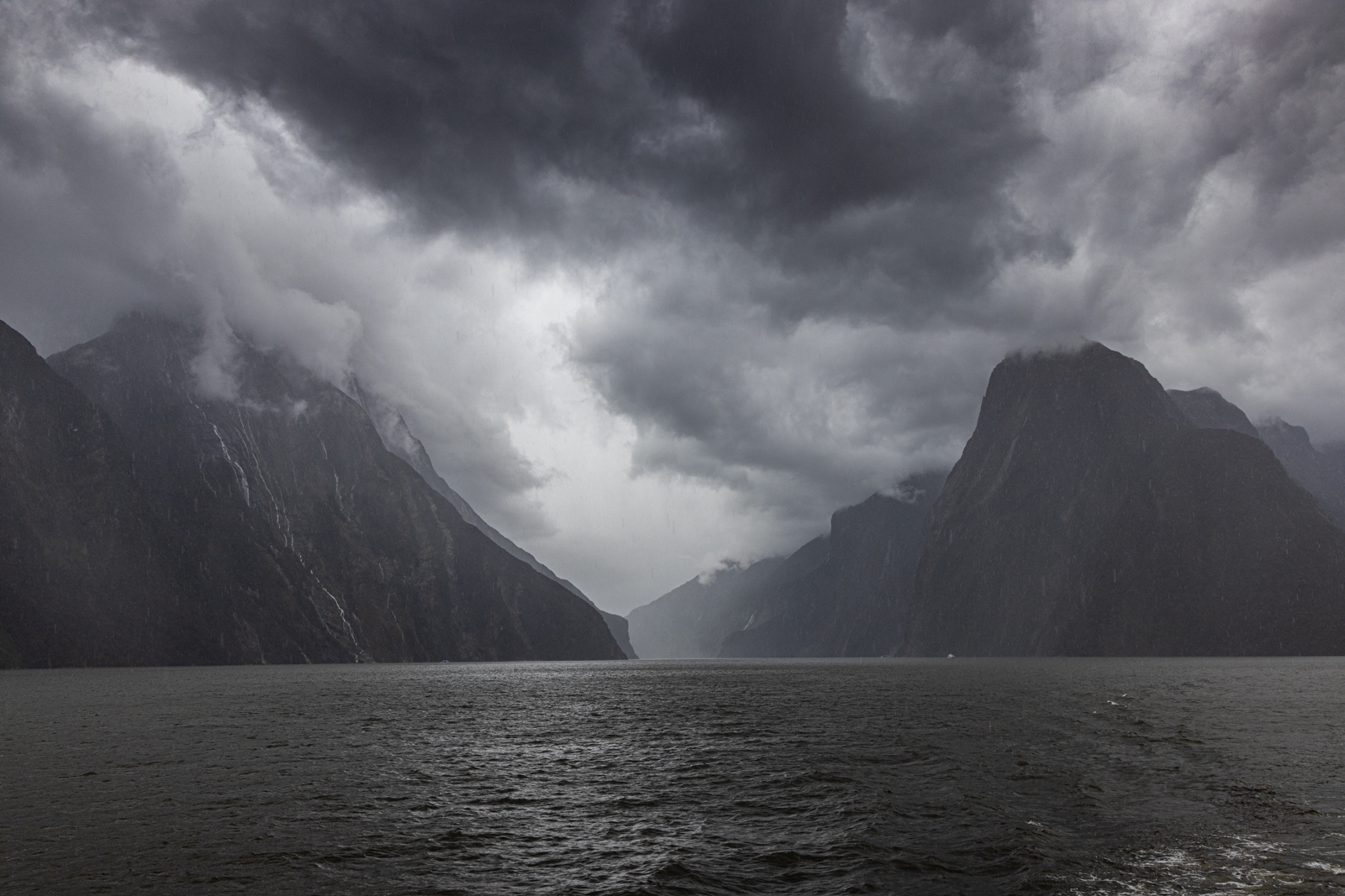 Regenwetter am Milford Sound, NZ