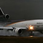 Regenwetter: UPS McDonnell Douglas MD-11F in Köln-Bonn