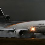 Regenwetter: UPS McDonnell Douglas MD-11F in Köln-Bonn