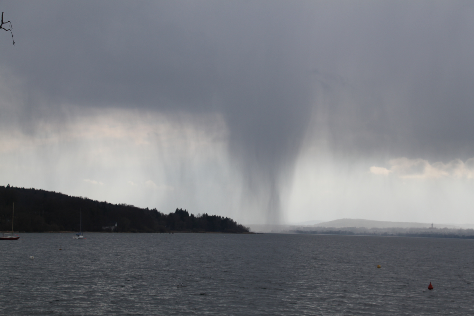 Regenwolke über dem Ammersee