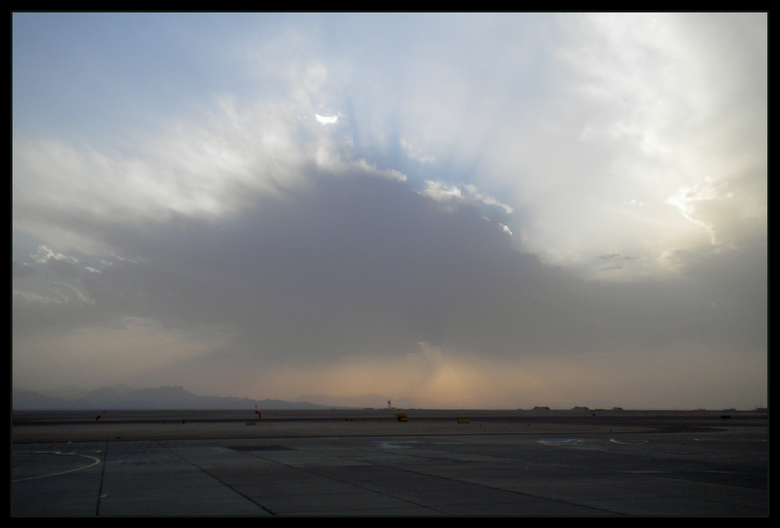 Regenwolke über Hurghada (Umgebung)