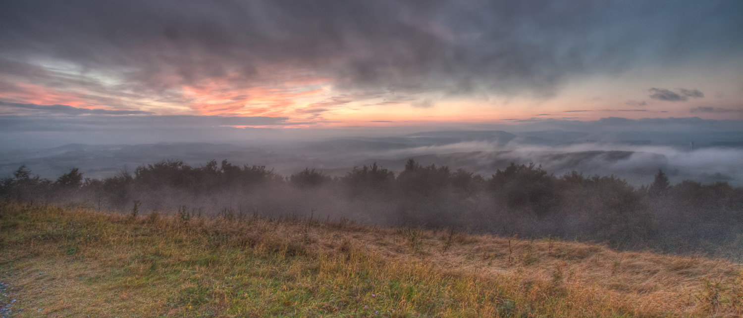 Regenwolken auf dem Köterberg