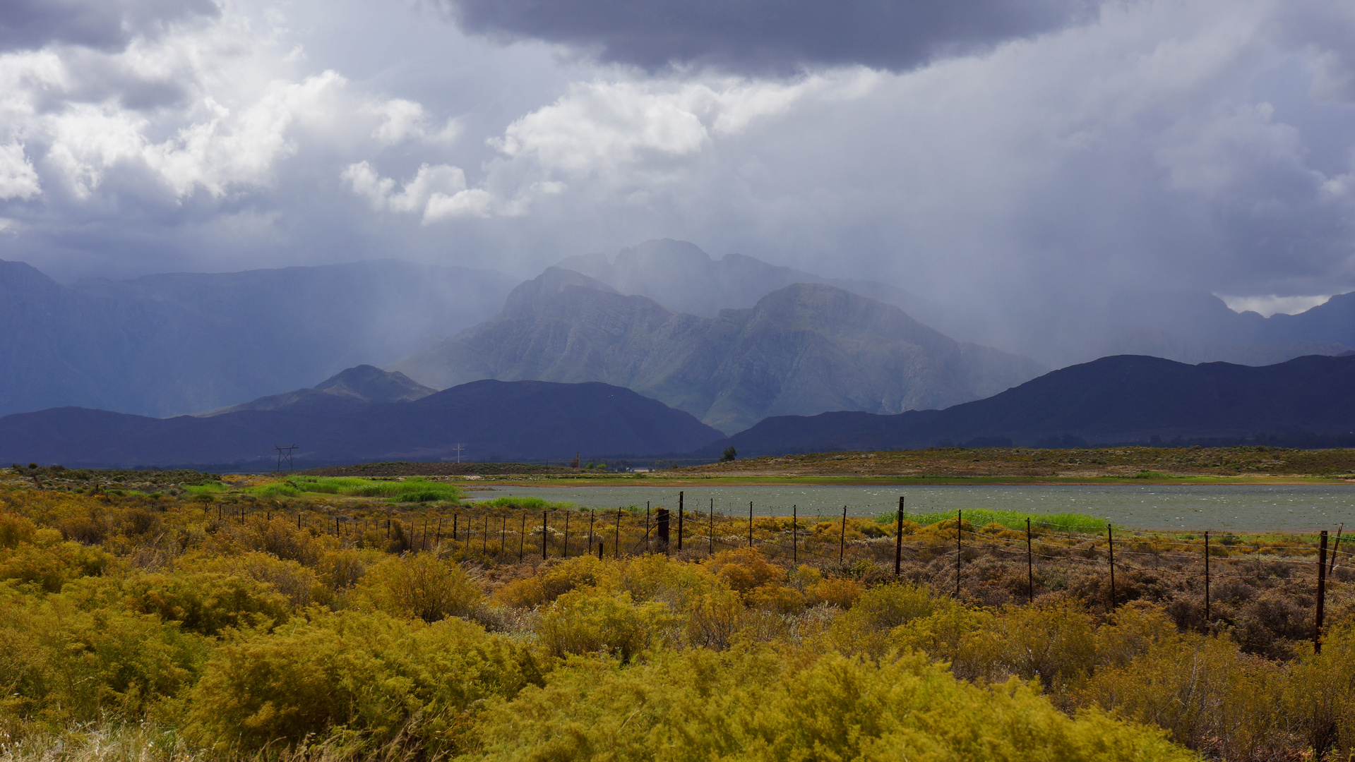 Regenwolken im Nuy Valley - Route 60 nahe Worchester