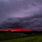 Regenwolken im Sonnenaufgang