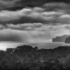 Regenwolken in der Bucht von St.Ponca