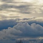 Regenwolken kommen von Westen