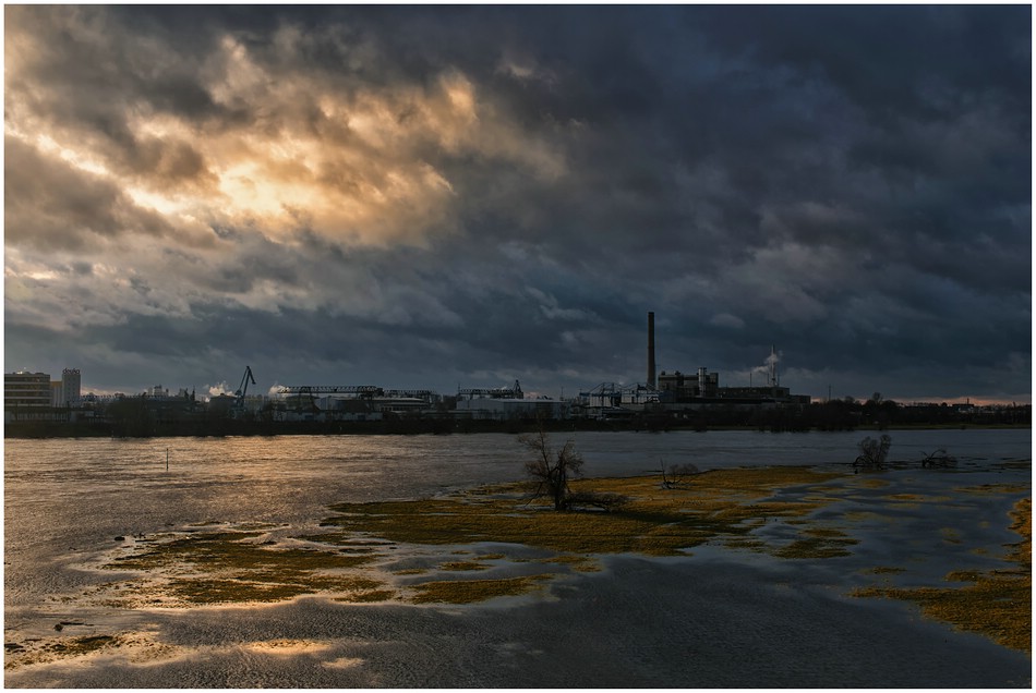 Regenwolken über . . .