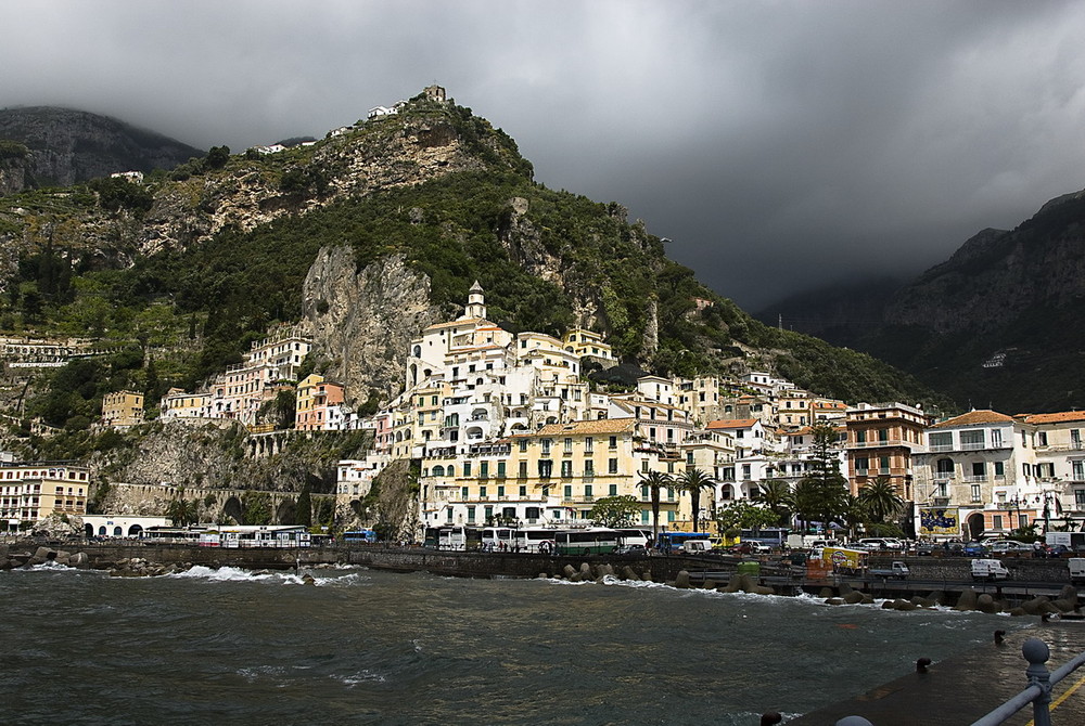 Regenwolken über Amalfi