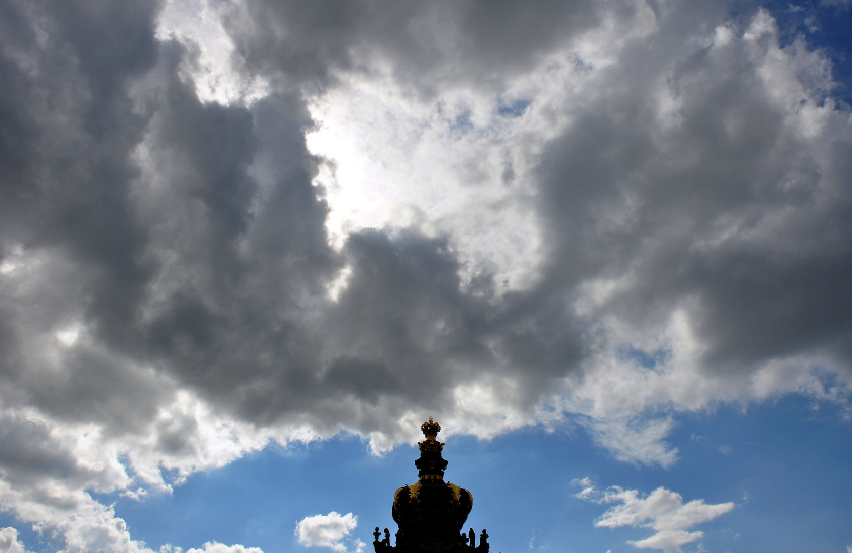 Regenwolken über dem Dresdner Zwinger