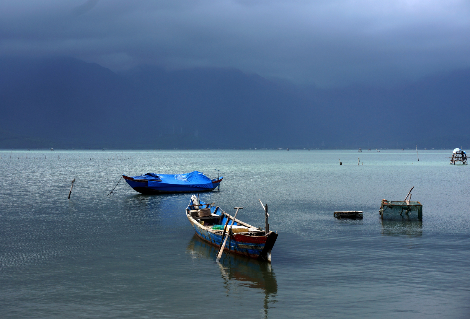 Regenwolken über dem See