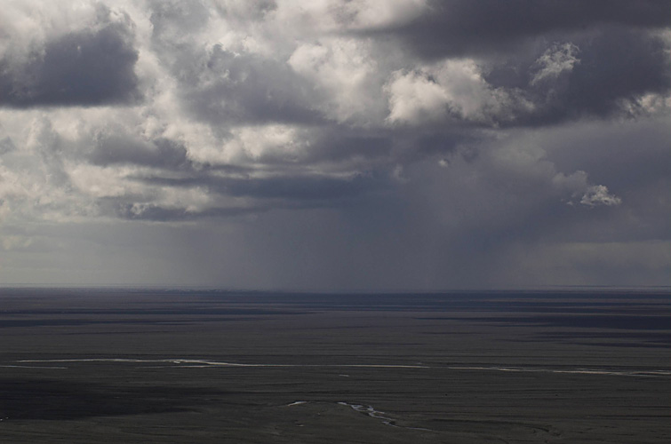 Regenwolken über dem Skeiðarasandur